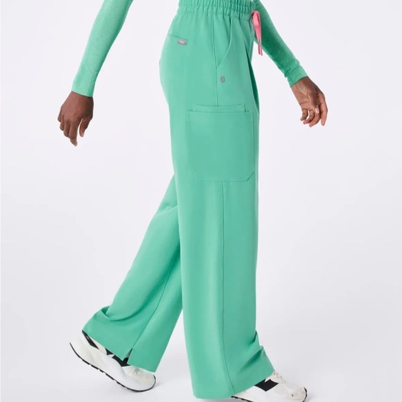 ❗️ISO❗️ FIGS Isabel Wide Leg scrub pants in Surgical Green - Picture 2 of 2